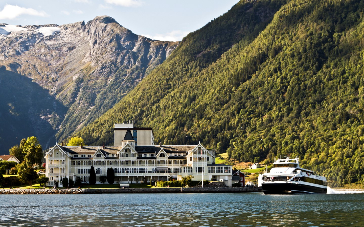 Kviknes Hotel in Balestrand - Historic Hotels in Norway